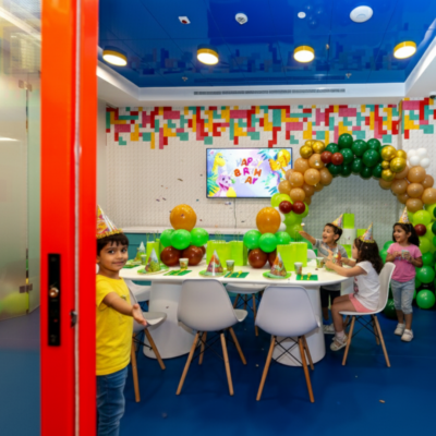 Dedicated party area <br>for cake, celebration <br>& photo